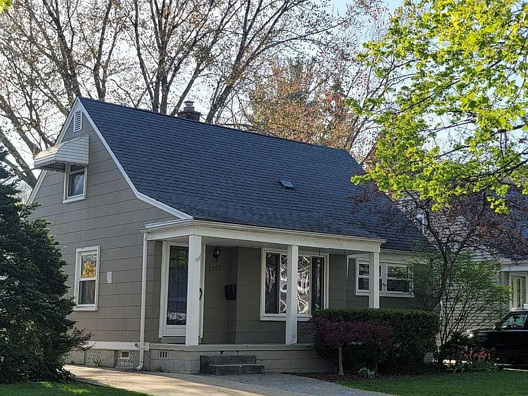 1322 Cherokee Ave — Photo 2