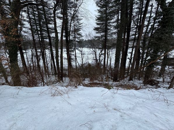 Pinewood Trl, Trumbull, CT 06611