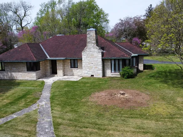 330 E Coney Ave, Watseka, IL 60970