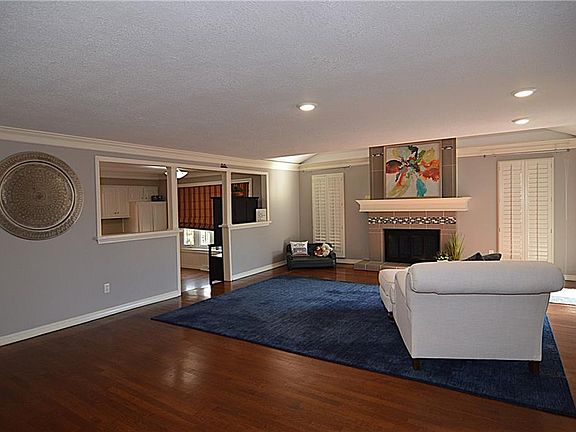 3rd image of 9004 W 104th St