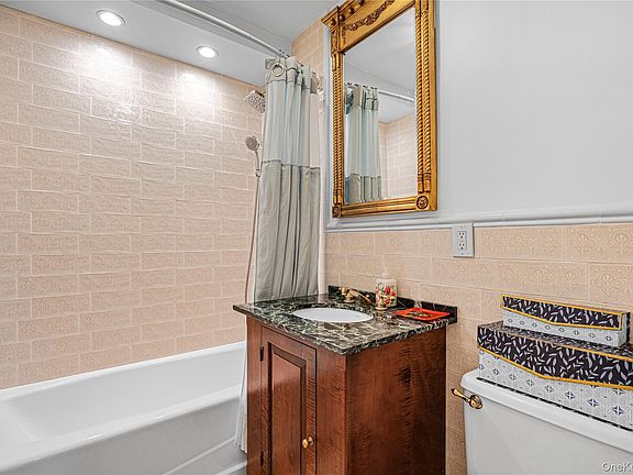 5th image of 175 Maple Avenue #4D