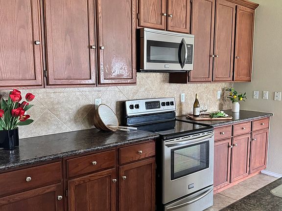 4th image of 11310 Kirby Dr