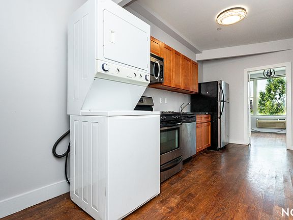 2nd image of 146 Jefferson St APT 4L