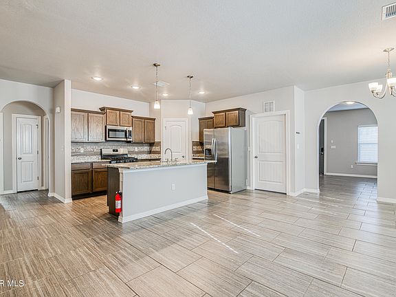 5th image of 245 Selwood Dr