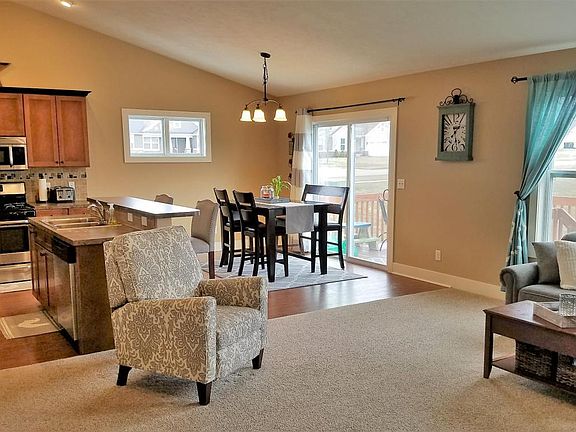 5th image of 3462 Foxtail Ct