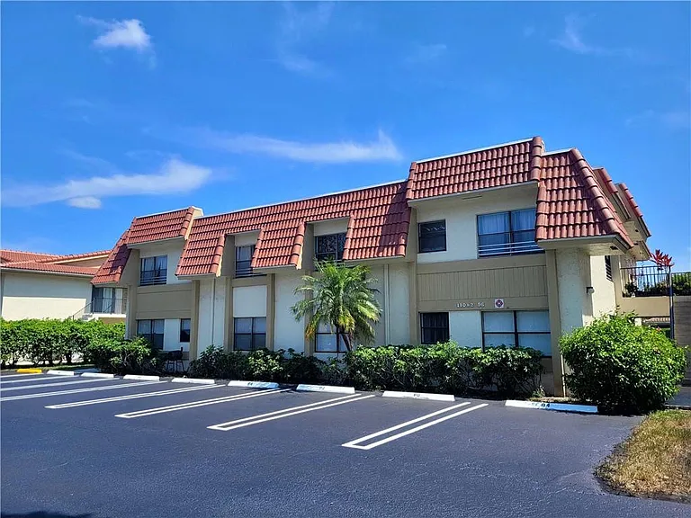 11096 Royal Palm Blvd — Photo 18