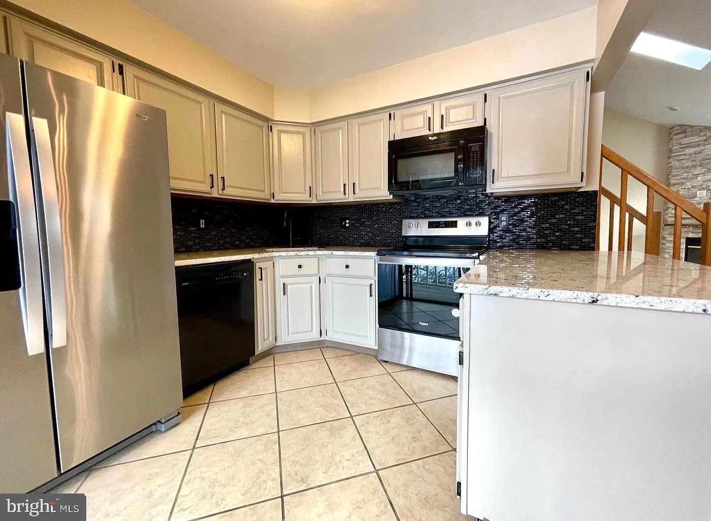 3 bed, 2.0 bath, 1356 sqft, $2,900 — Photo 3