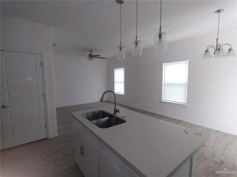 2332 N Valley Cir — Photo 4