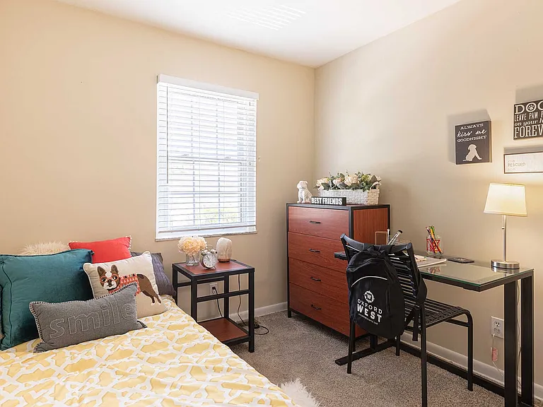 3br-15ba
1046sf bedroom 2