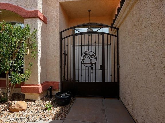 4th image of 2704 Monrovia Dr