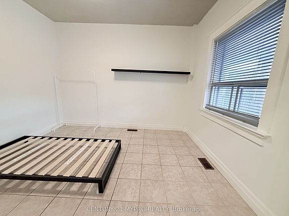 5th image of 1111 Dufferin St