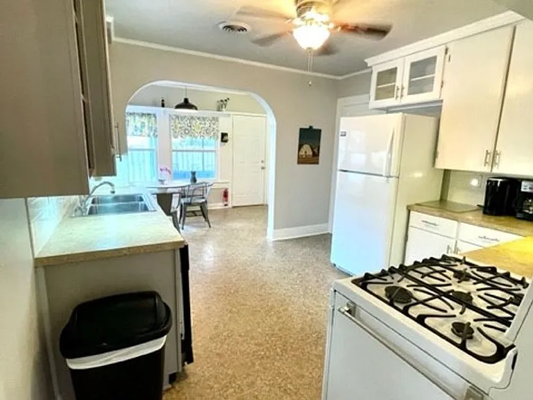 1125 W Matthews Ave — Photo 16