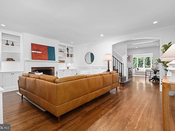 4th image of 1609 44th St NW