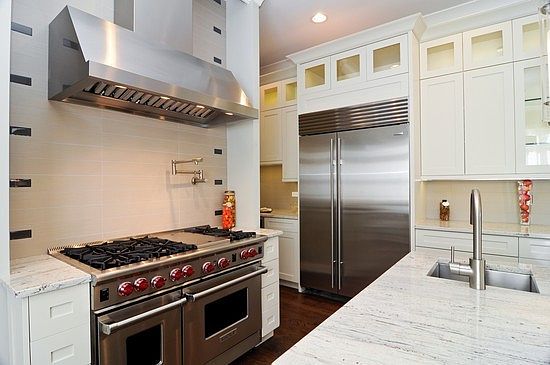 3rd image of 3853 N Ravenswood Ave