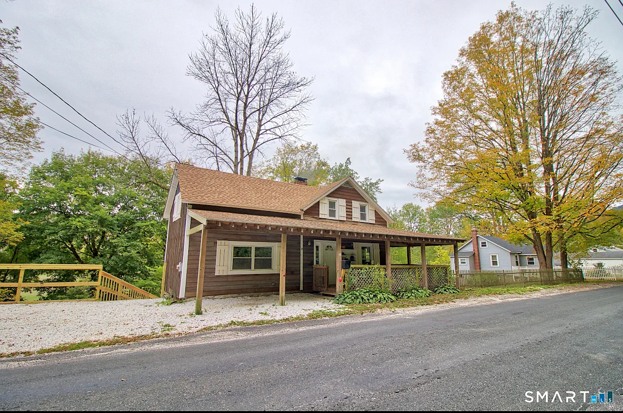 3 bed, 1.5 bath, 1470 sqft, $2,350 — Photo 2