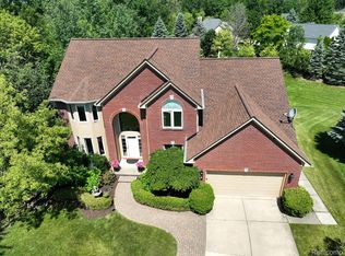 1152 Carrie Ct, Rochester Hills, MI 48309