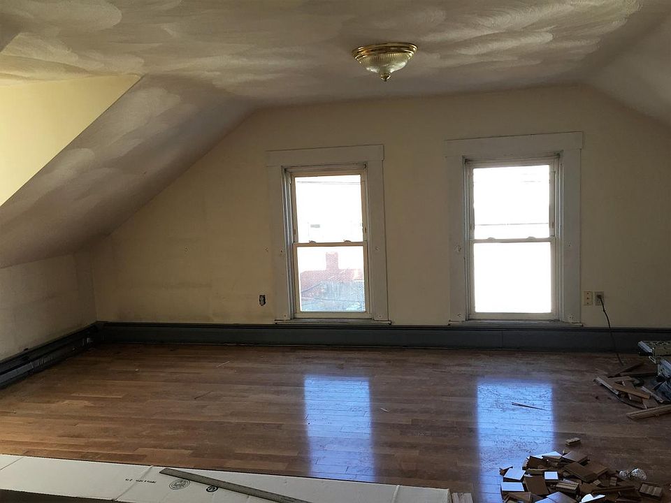 2nd image of 15 George St #3