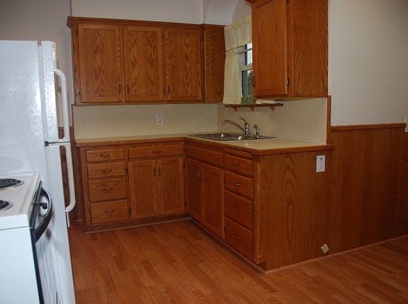 5th image of 246 E 14th St