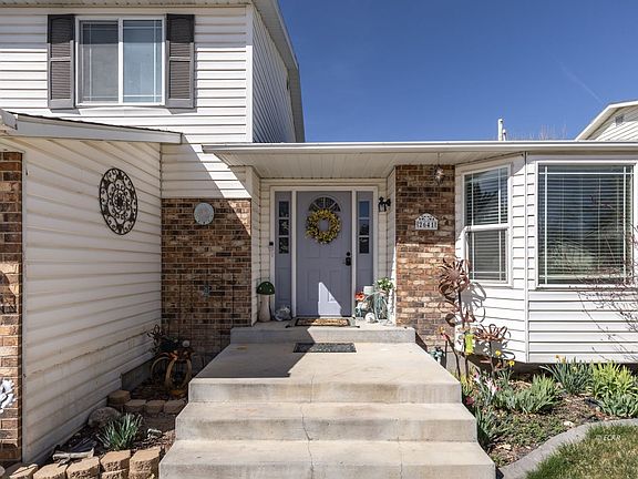 3rd image of 2641 Sunnyside Ave