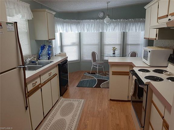 3rd image of 223 Fishtail Palm Ln #223