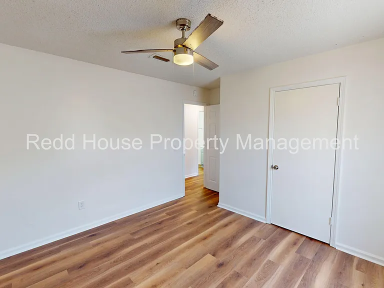 600 Howell St — Photo 7