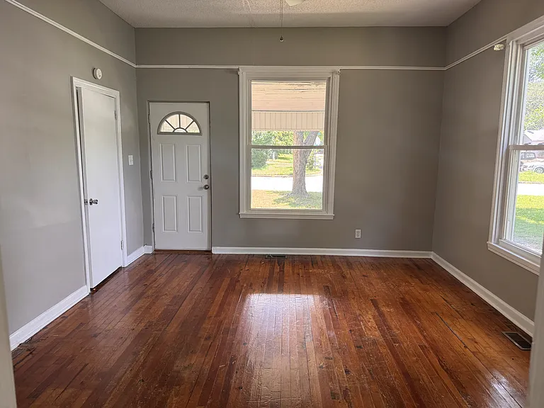 1115 S Main Ave — Photo 19