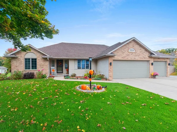 2236 Autumn Ridge Trl, Green Bay, WI 54313