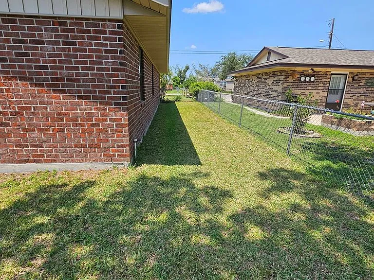 221 Viola Ave S — Photo 6