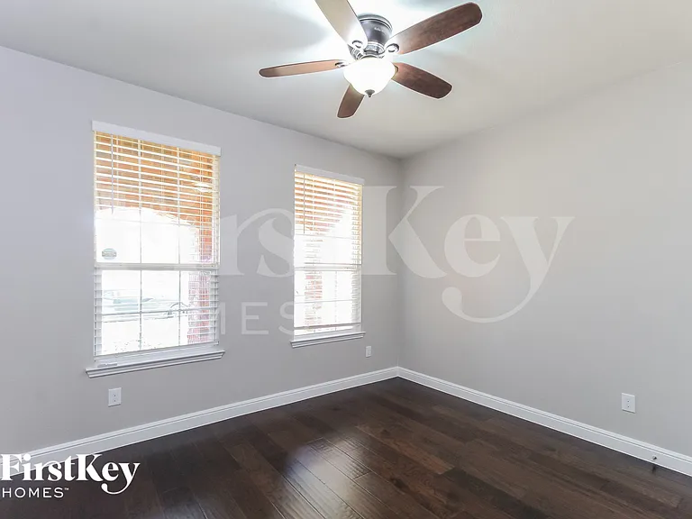 2320 Bernese Ln — Photo 7