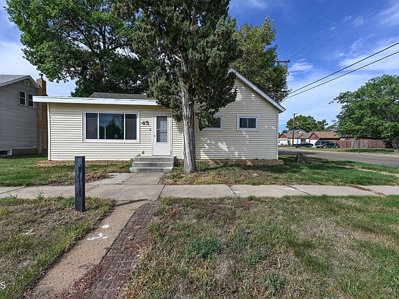 3rd image of 45 9th Ave W