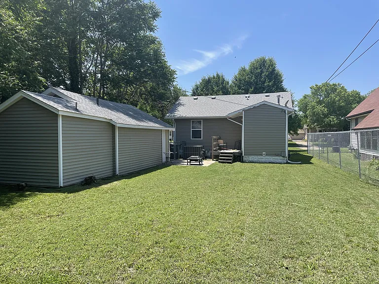 220 S Athenian St — Photo 13