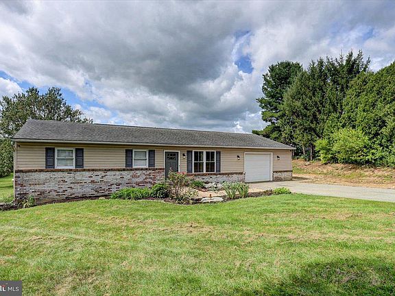 3rd image of 1541 Streamside Dr