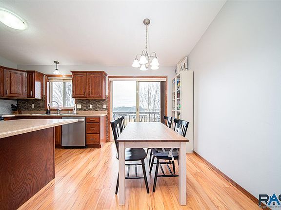 5th image of 8301 S Brett Ave