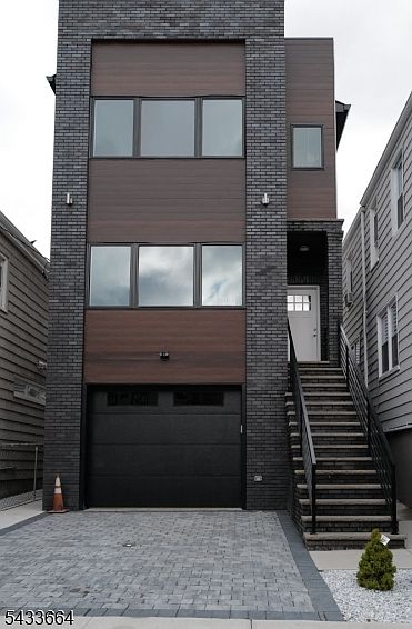 1st image of 109 N 2nd St