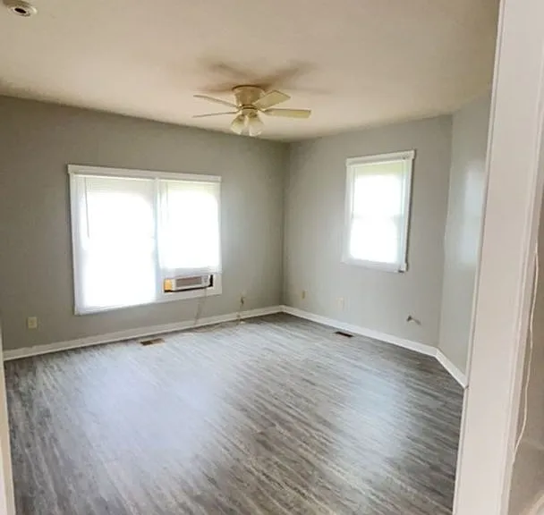 906 W. Main St — Photo 14