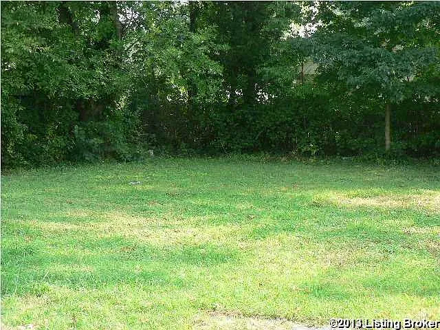 3 bed, 806 sqft, $1,200 — Photo 2