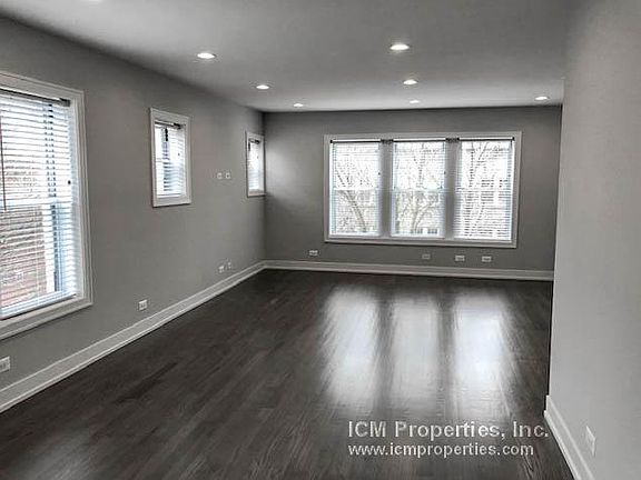 2nd image of 1931 W Winona St #3M