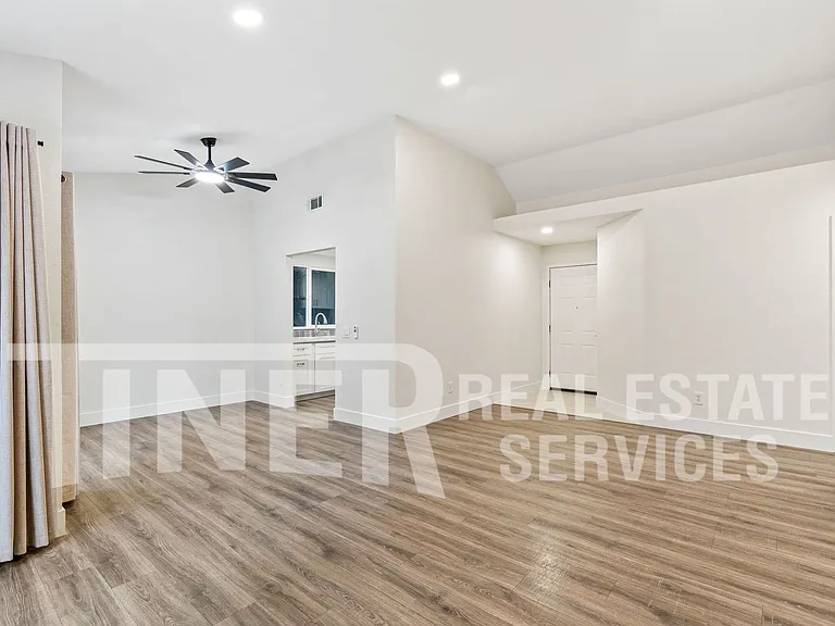 3421 Cobblestone Dr — Photo 4
