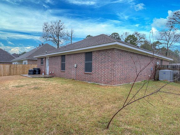 3rd image of 455 Kennie Rd