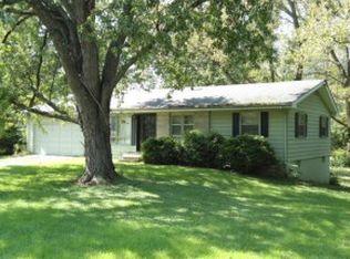 2015 Hawthorne Dr, Decatur, IL 62521