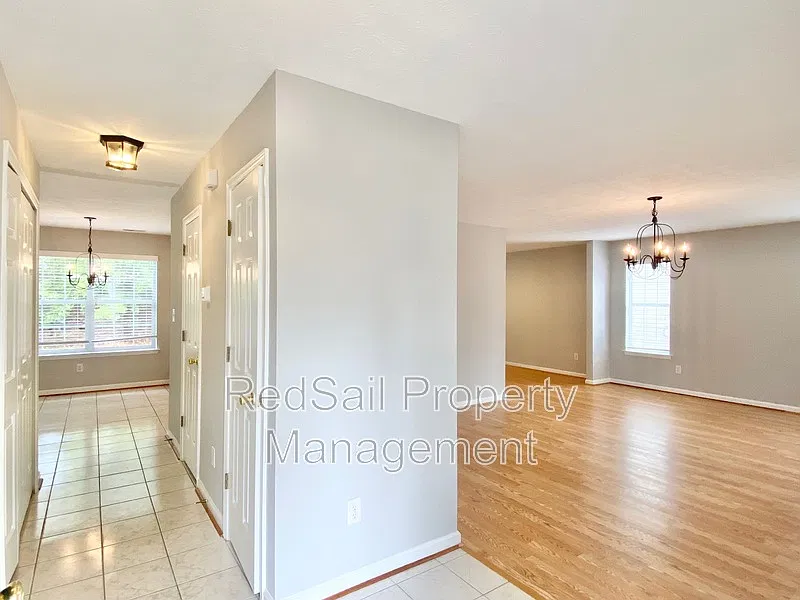 3 bed, 2.5 bath, 2146 sqft, $2,595 — Photo 2