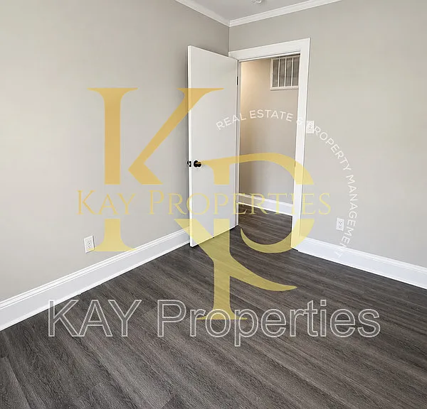 1200 E Holly St — Photo 12