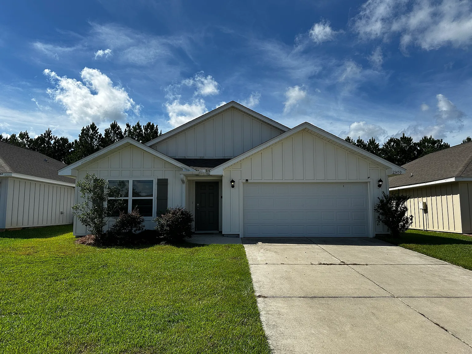 Available Now! 4 Bed / 2 Bath In Daphne's Oldfield Subdivision! — Photo 1