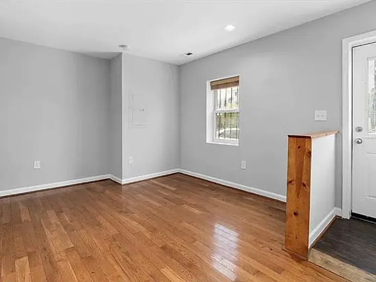443 20th St NE — Photo 6