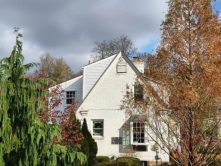 272 Dixon Ave — Photo 4