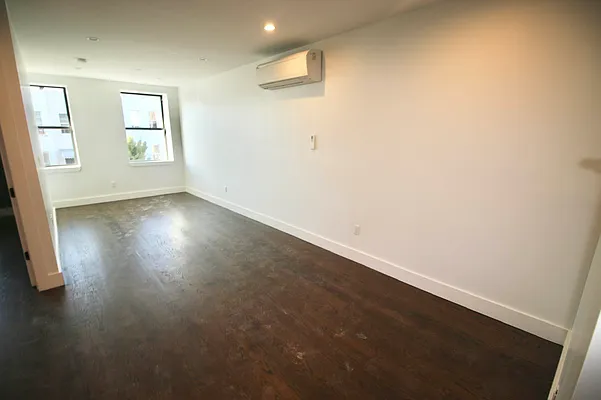 Rented by Delmark Realty LLC | media 35