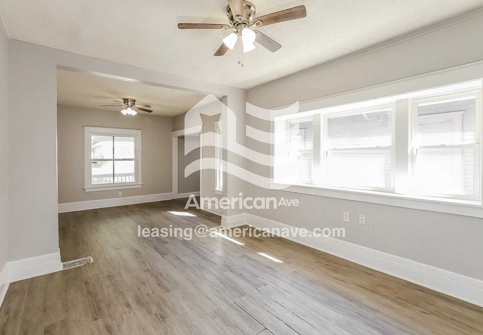 2 bed, 1.5 bath, 876 sqft, $1,129 — Photo 2