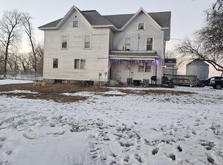 20694 140th St, Sumner, IA 50674