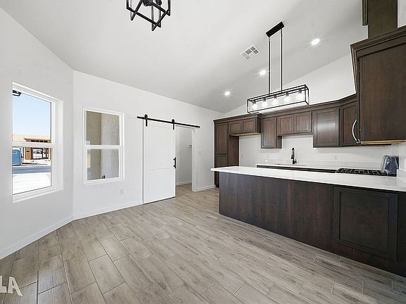 2nd image of 5109 E Los Olivos Dr