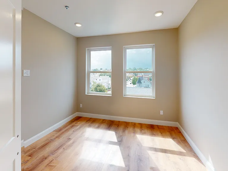 100 Revere St — Photo 71